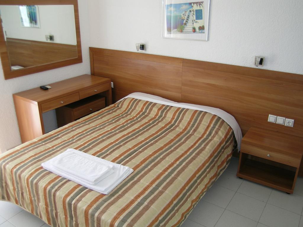 Kamares Apartments Εε Poros Town Room photo