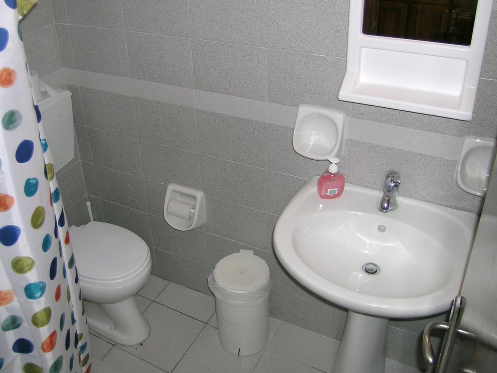 Kamares Apartments Εε Poros Town Room photo