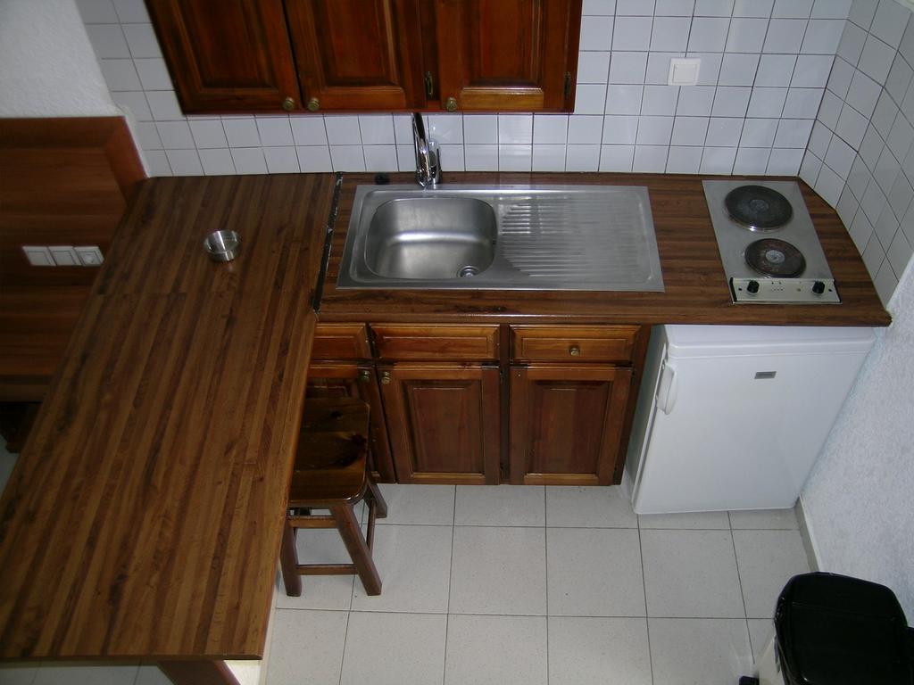 Kamares Apartments Εε Poros Town Room photo